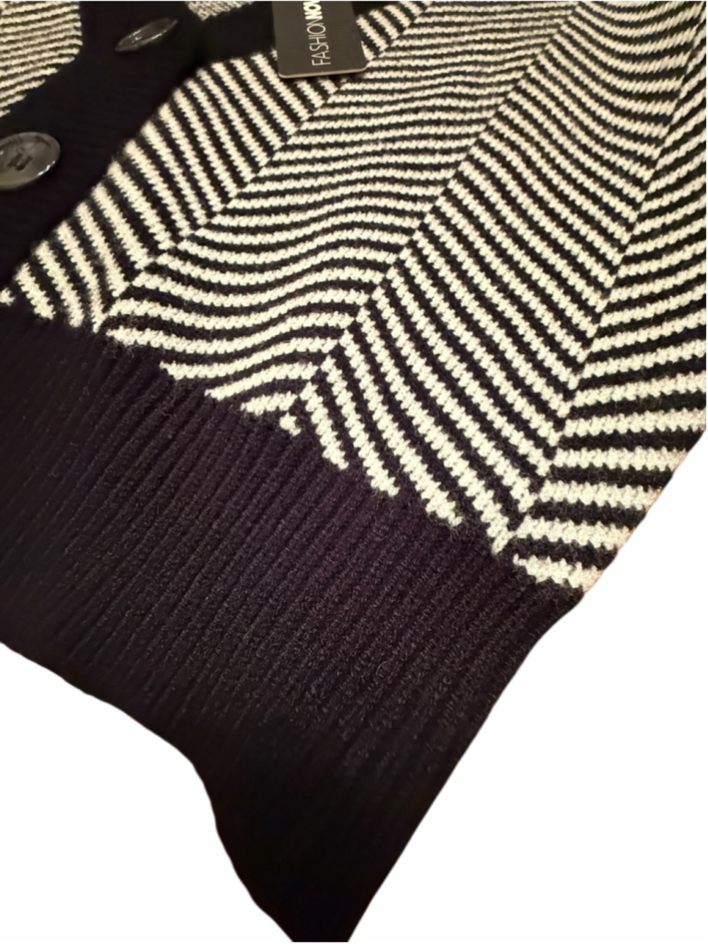 Fashion Nova Cardigan Size M Black White Chevron Knit Sweater NWT - Picture 4 of 12